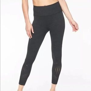 Athleta Halasana Macrame Seamless 7/8 Leggings Charcoal Gray Size M